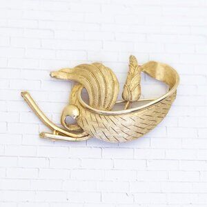 Vintage Light Gold Tone Wavy Leaves Abstract Brooch - V26